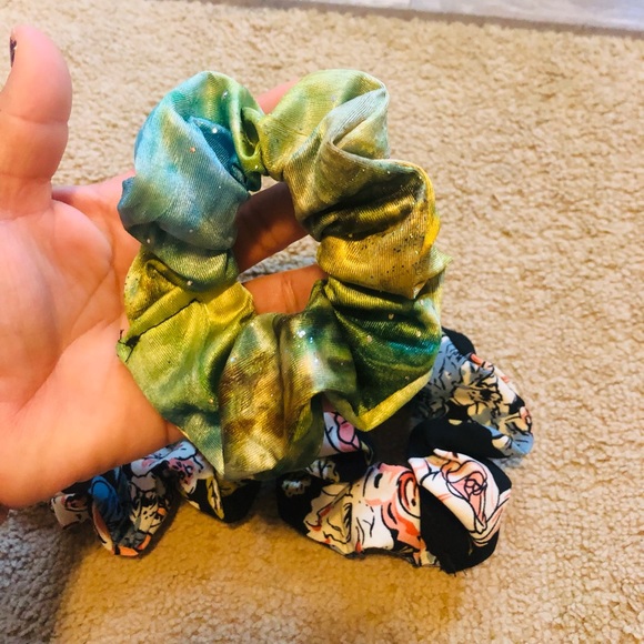 Hair scratches - Picture 2 of 3